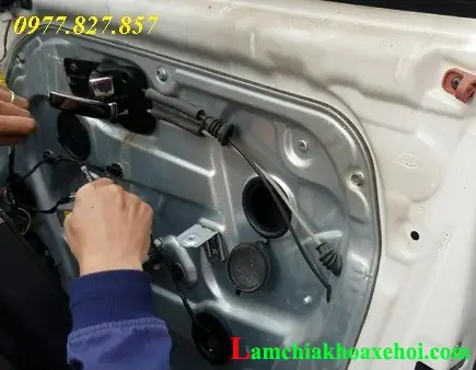 Cách Sửa Khóa Cửa Xe Ô Tô Kia Caren Bị Kẹt, Khó Đóng Mở