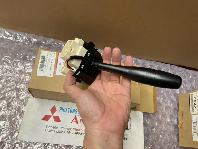 Công Tắc Đèn Pha Cốt Xi Nhan Xe Mitsubishi Jolie Công Tắc Đèn Pha Cốt Xi Nhan Xe Mitsubishi Jolie