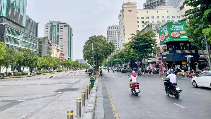 Bãi Gửi Xe Gần Phố Đi Bộ Thăm Quan Đường Hoa Nguyễn Huệ 2025 ... Bãi Gửi Xe Gần Phố Đi Bộ Thăm Quan Đường Hoa Nguyễn Huệ 2025 ...
