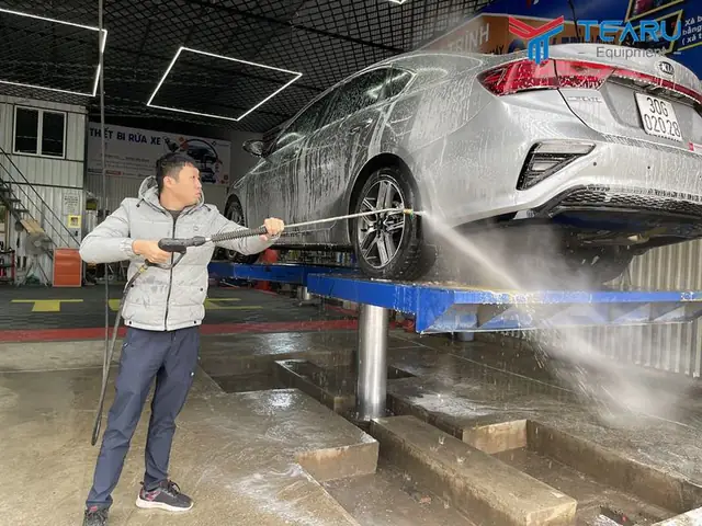 Cầu Nâng 1 Trụ Chuyên Rửa Xe Ô Tô