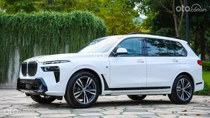 Giá Xe Bmw X7 Mới Nhất Kèm Giá Lăn Bánh & Ưu Đãi (1/2026)
