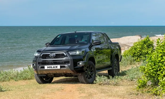 Toyota Hilux: Giá Lăn Bánh 1/2026, Tskt, Đánh Giá Chi Tiết