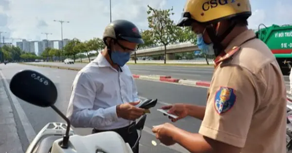 Có Được Phép Xuất Trình Giấy Tờ Xe Bằng Hình Ảnh Lưu Trên Điện Thoại