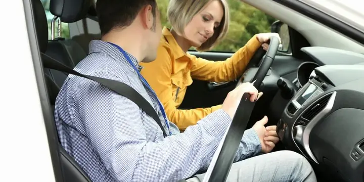 Cầm Lái Vô Lăng Một Cách Chuẩn Xác