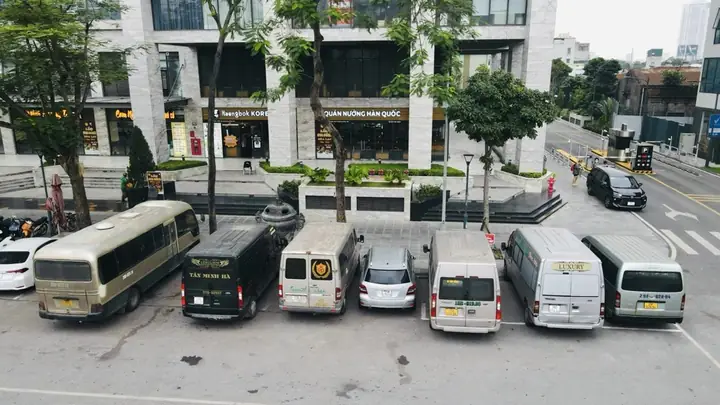 B/ Hướng Dẫn Chi Tiết Việc Quan Sát Trước, Sau, Hai Bên Hông Xe Khi Đỗ Xe: