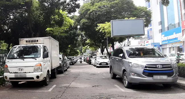 A/ Vai Trò Quan Trọng Của Việc Quan Sát Trước, Sau, Hai Bên Hông Xe Khi Đỗ Xe.
