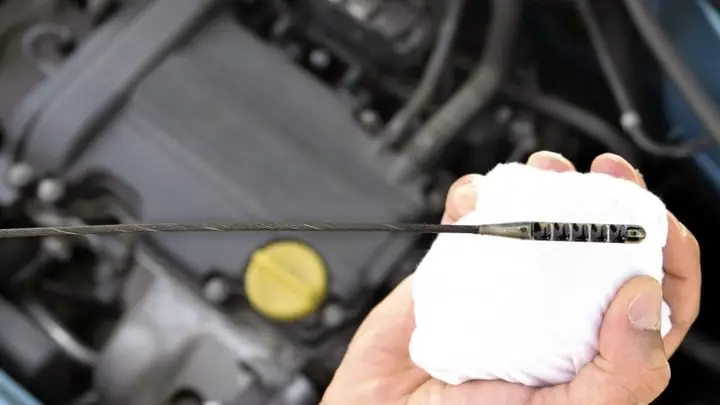 Cách Kiểm Tra Dầu Nhớt Xe Ô Tô Đơn Giản