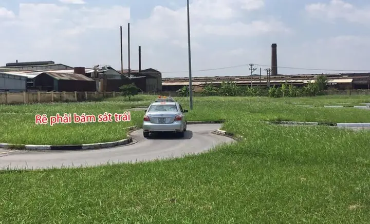 Bài 5: Qua Ngã Tư Có Đèn Tín Hiệu