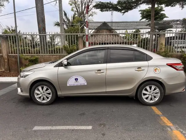 Bài 8: Tạm Dừng Nơi Có Đường Sắt Chạy Qua