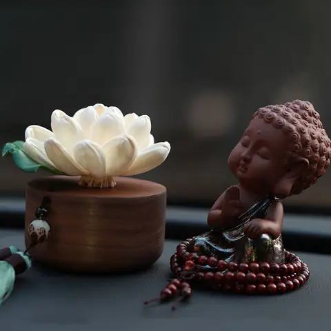 Bộ Tượng Phật Bên Hoa Sen Để Trên Ô Tô Bộ Tượng Phật Bên Hoa Sen Để Trên Ô Tô