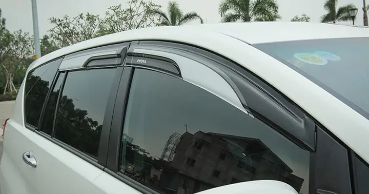 Ưu Nhược Điểm Vè Che Mưa, Chủ Xe Cần Biết Khi Muốn Gắn Trên Ô Tô