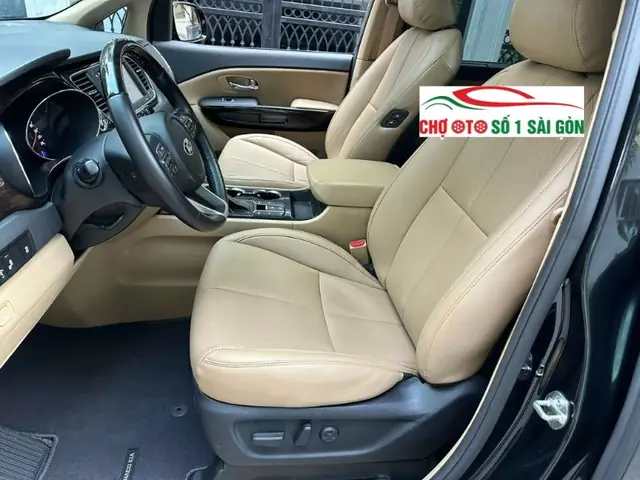 Hình Ảnh Khoang Chứa Đồ Xe Ô Tô Cũ Kia Sedona 2019