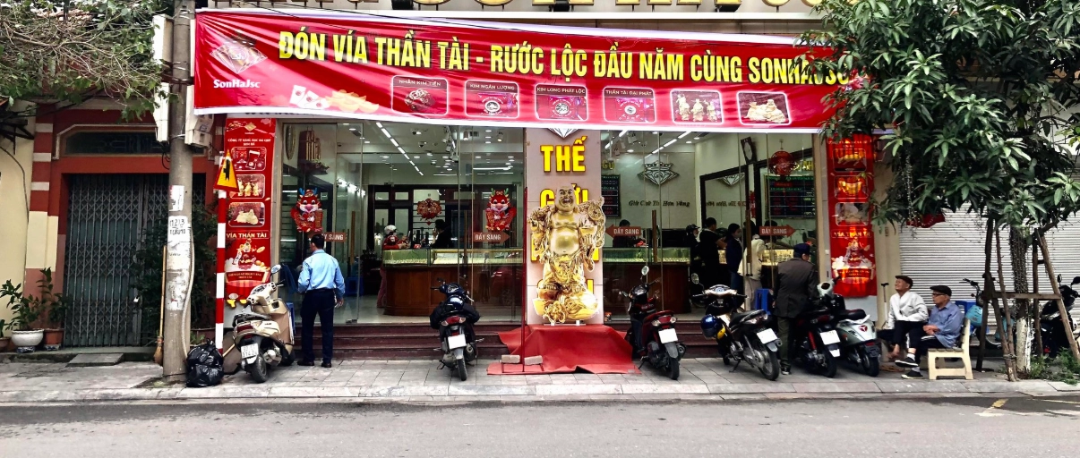 Tiệm Vàng Sơn Hà: Uy Tín Vàng - Sáng Mãi Niềm Tin 2026 Nhân viên tư vấn chuyên nghiệp tại Tiệm Vàng Sơn Hà