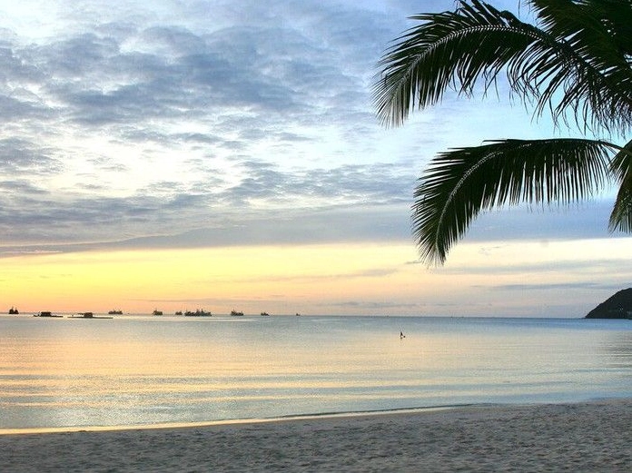 ao-quoc-nao-o-an-o-duong-noi-tieng-bai-bien-trang-nuoc-trong_877
