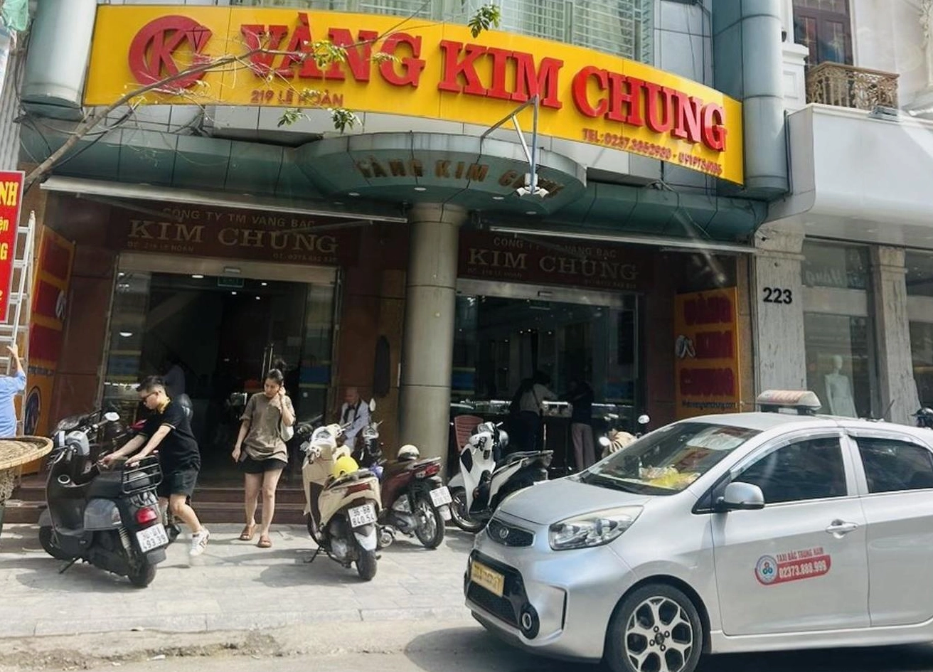 Vàng Bạc Kim Chung 2026: Xu Hướng, Định Giá và Lời Khuyên Đầu Tư Bạc được sử dụng trong các bảng mạch điện tử