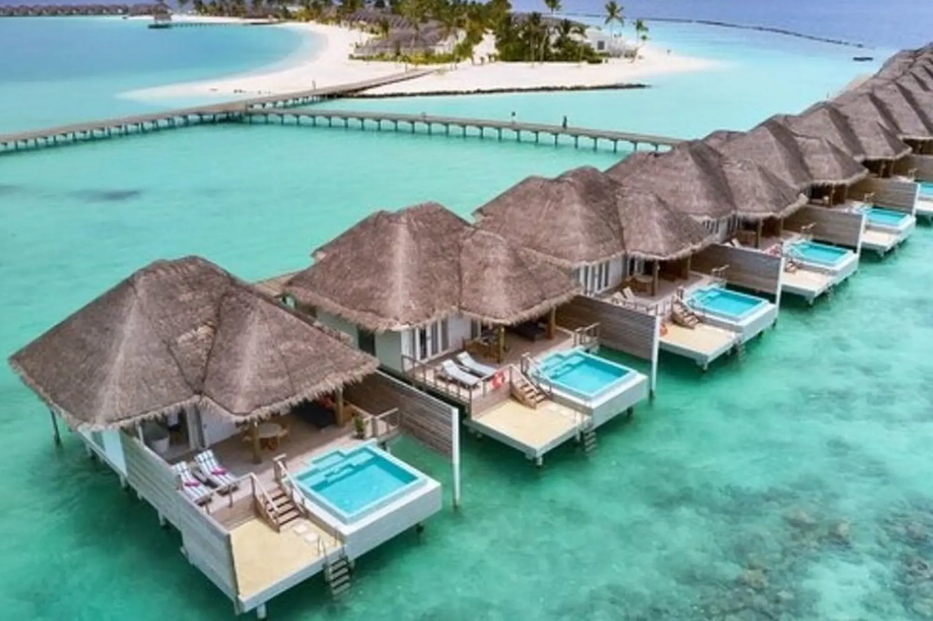 Cảnh quan Maldives với các đảo nhỏ và biển xanh