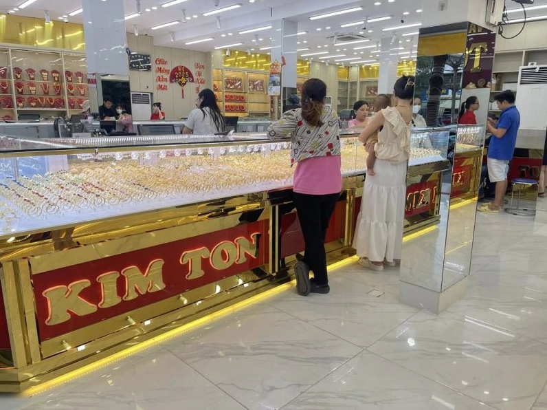 Không gian sang trọng của Tiệm Vàng Kim Tôn Long Thành
