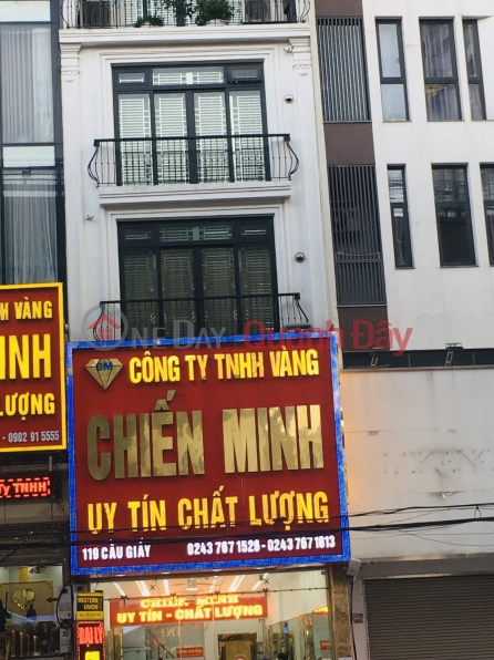 Vàng Chiến Minh Cầu Giấy: Chuyên Gia Vàng Bạc Trang Sức 2026 Không gian trưng bày sang trọng của Vàng Chiến Minh Cầu Giấy